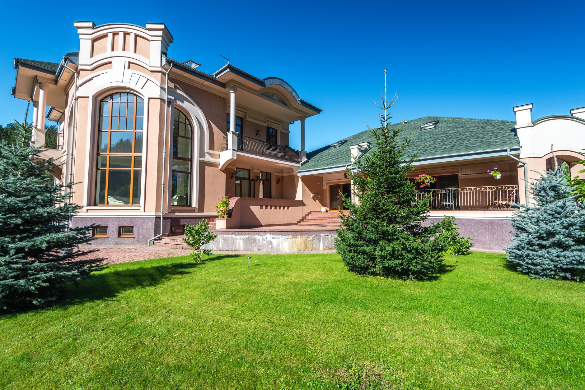 A stunning ultra‑modern luxury mansion with world‑class architecture, sweeping views, and lavish interior design.